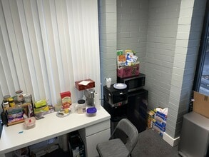 10415 SE Stark St, Portland, OR à louer Photo intérieure– Image 1 sur 6