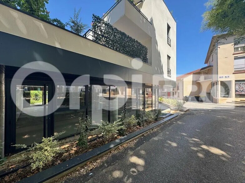 Local commercial dans Sérézin-du-Rhône à louer - Photo de l’immeuble – Image 2 sur 5