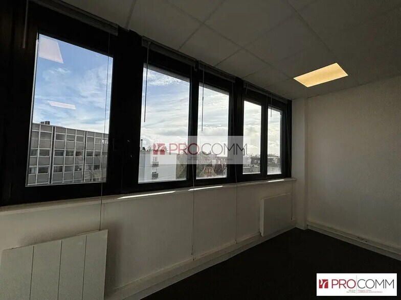 Bureau dans Chartres à vendre - Photo de l’immeuble – Image 3 sur 11