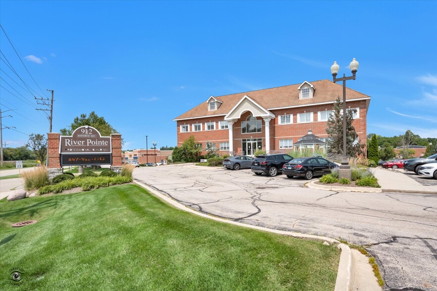 912 Northwest Hwy, Fox River Grove, IL à vendre - Photo de l’immeuble – Image 1 sur 35