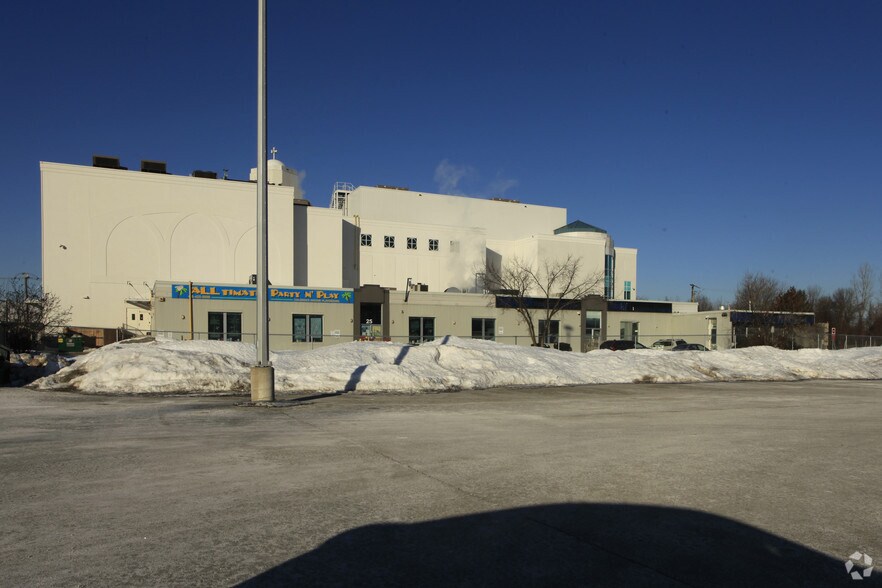 25 Mallard Rd, Toronto, ON à louer - Photo de l’immeuble – Image 2 sur 3