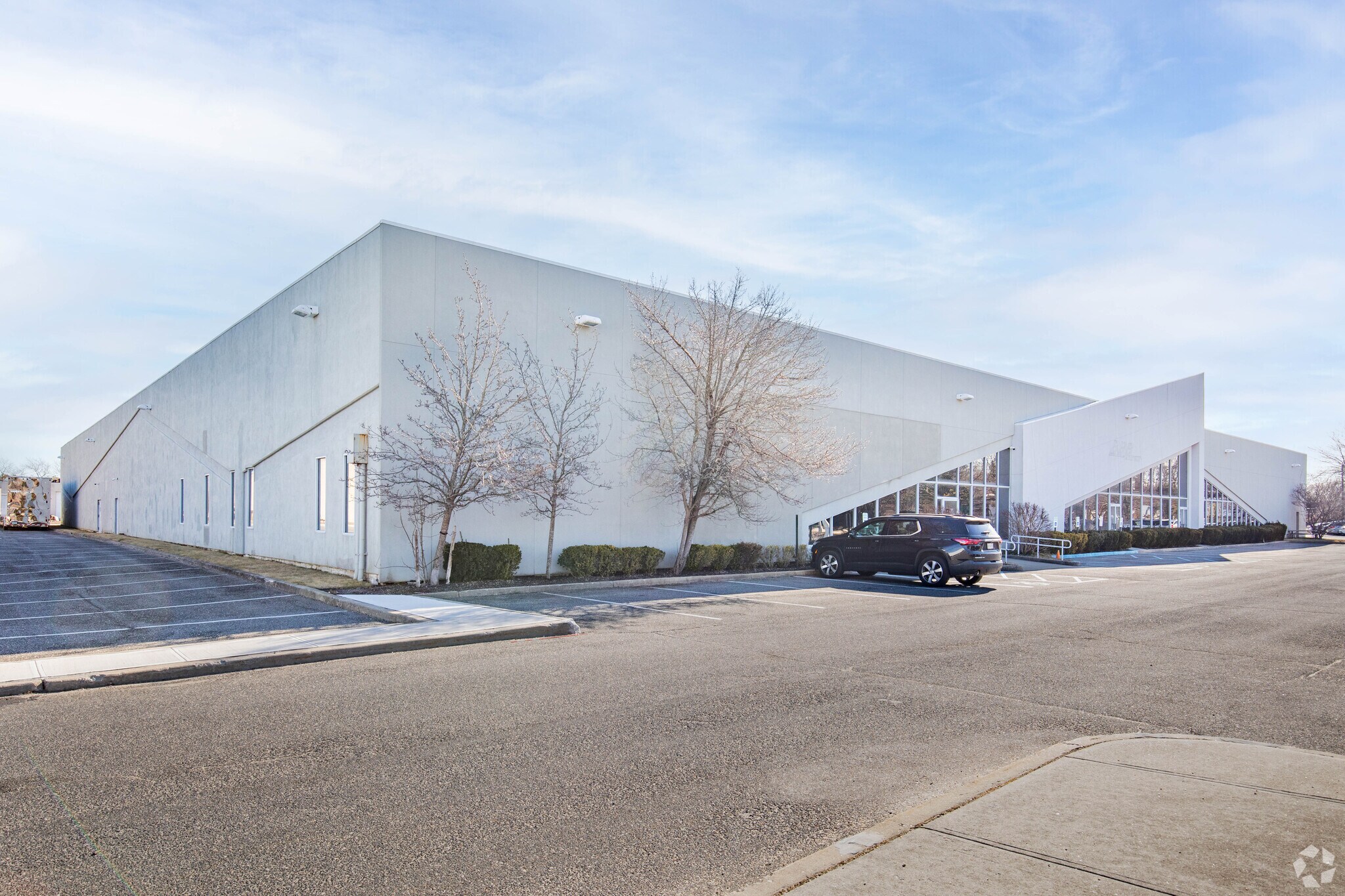 1101 Lakeland Ave, Bohemia, NY à louer Photo de l’immeuble– Image 1 sur 5