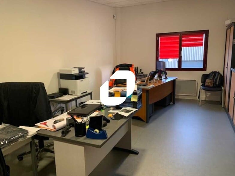 Bureau dans Ennery à louer - Photo intérieure – Image 2 sur 5