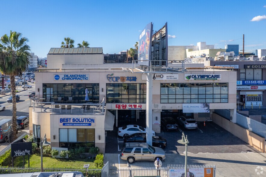 2707 W Olympic Blvd, Los Angeles, CA à louer - Photo de l’immeuble – Image 2 sur 5
