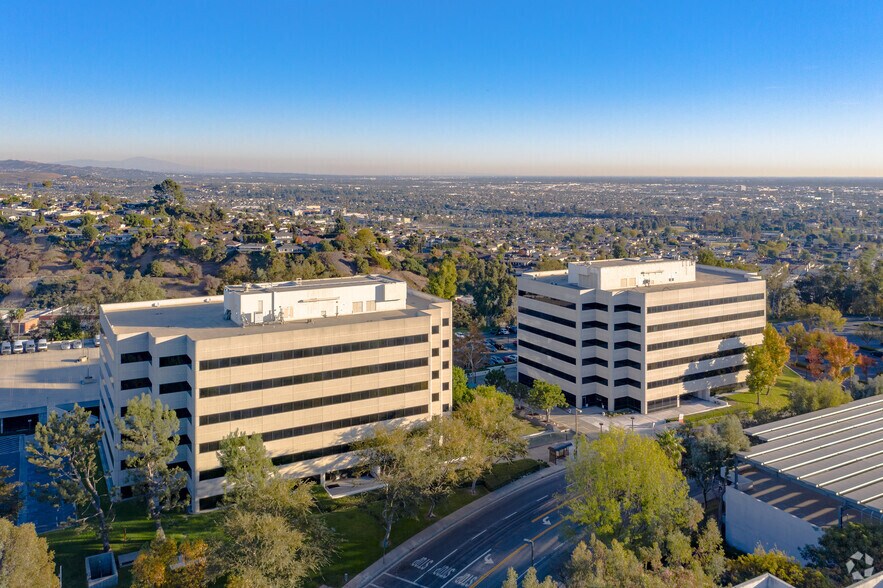 900 Corporate Center Dr, Monterey Park, CA à louer - Photo de l’immeuble – Image 2 sur 15