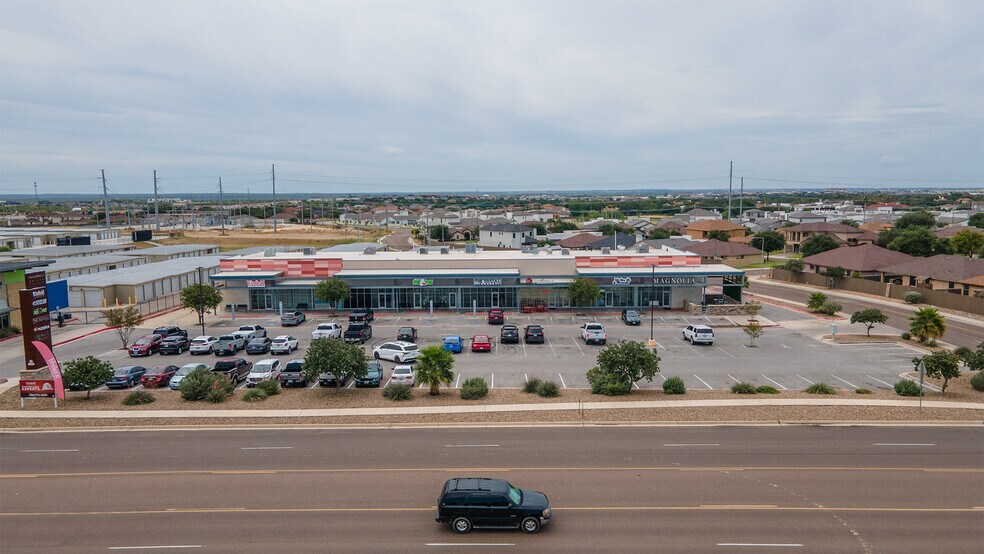 2101 Shiloh Dr, Laredo, TX à louer - Photo de l’immeuble – Image 3 sur 12