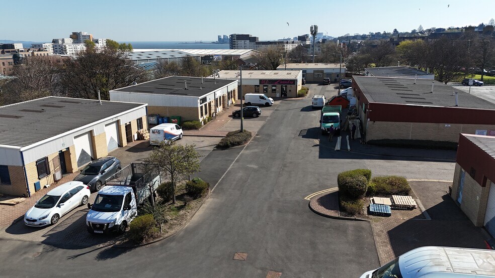 1-3 New Broompark, Edinburgh à louer - Photo de l’immeuble – Image 2 sur 3