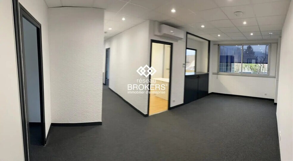 Bureau dans Eybens à louer - Photo de l’immeuble – Image 1 sur 11