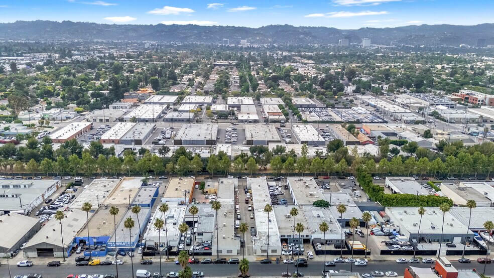 14759 Bessemer St, Van Nuys, CA à louer - Photo de l’immeuble – Image 2 sur 4