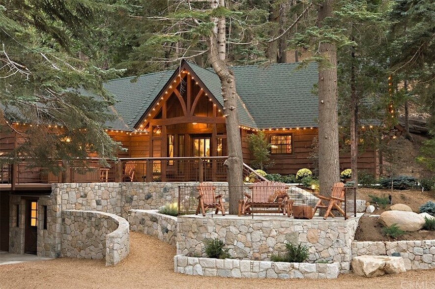 365 Mittry Ln, Lake Arrowhead, CA à vendre - Photo de l’immeuble – Image 1 sur 8