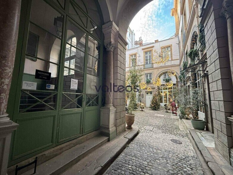 9 Rue Saint Antoine Du T, Toulouse à louer - Photo de l’immeuble – Image 2 sur 5
