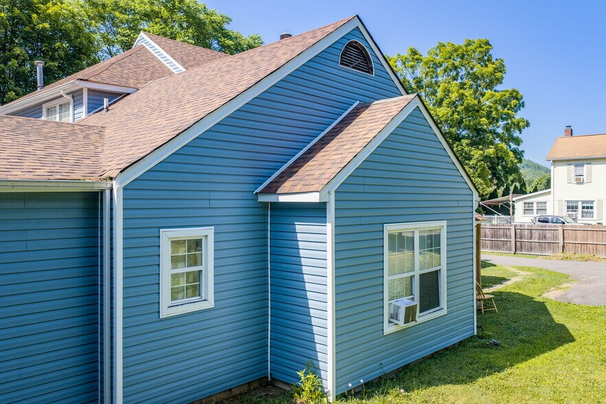100 1/2 Kingston Ave, Port Jervis, NY à vendre - Photo de l’immeuble – Image 1 sur 78