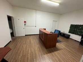 14529 Archwood St, Van Nuys, CA à louer Photo de l’immeuble– Image 2 sur 5