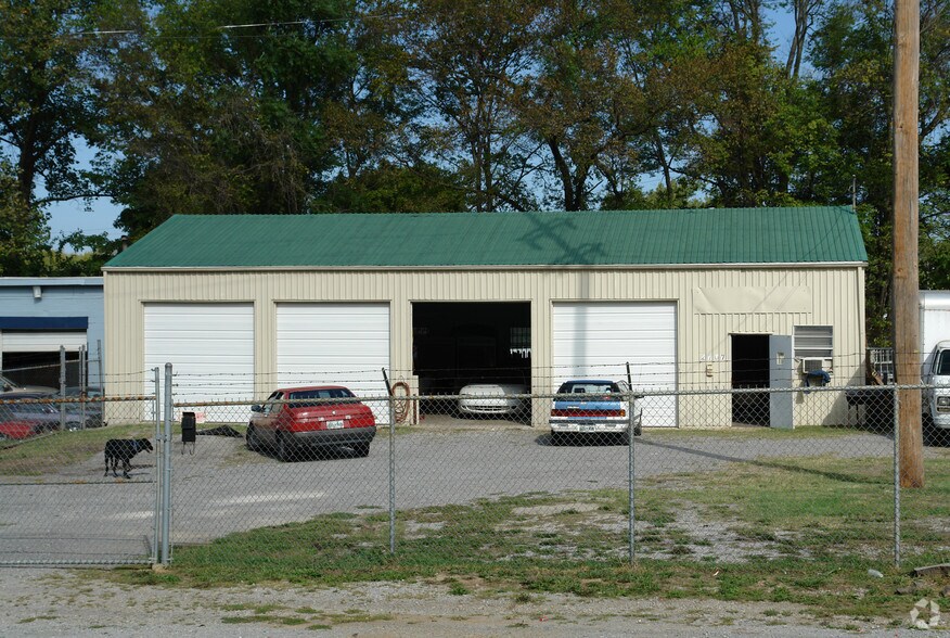 2707 Mccampbell Ave, Nashville, TN à louer - Photo de l’immeuble – Image 2 sur 2