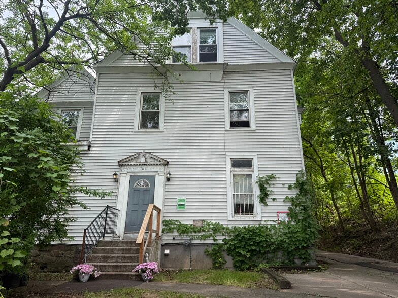 101 Comstock Ave, Syracuse, NY à vendre - Photo de l’immeuble – Image 1 sur 37