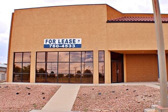 1155 N Zaragosa Rd, El Paso, TX à louer Photo de l’immeuble– Image 1 sur 52