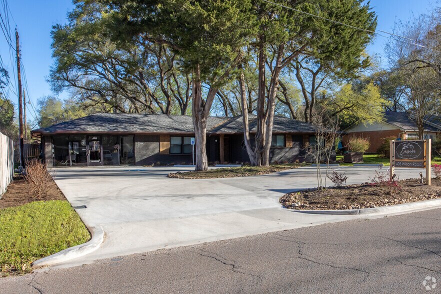 408 Wilson Rd, Conroe, TX à louer - Photo de l’immeuble – Image 3 sur 50