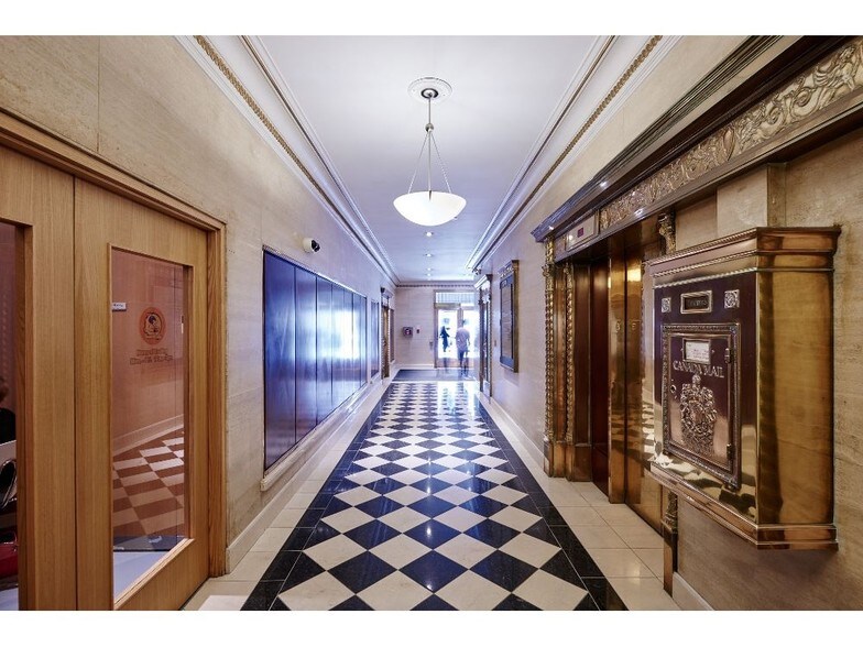 350 Bay St, Toronto, ON à louer - Hall d’entrée – Image 3 sur 4
