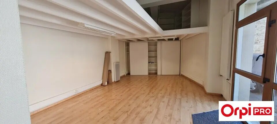 Bureau dans Saint-Brieuc à louer - Photo de l’immeuble – Image 1 sur 2