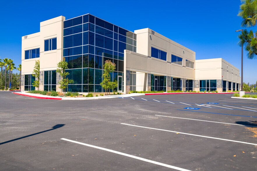 737, 747, 777 Windy Point Drive portefeuille de 2 biens à vendre sur LoopNet.fr - Photo de l’immeuble – Image 1 sur 5