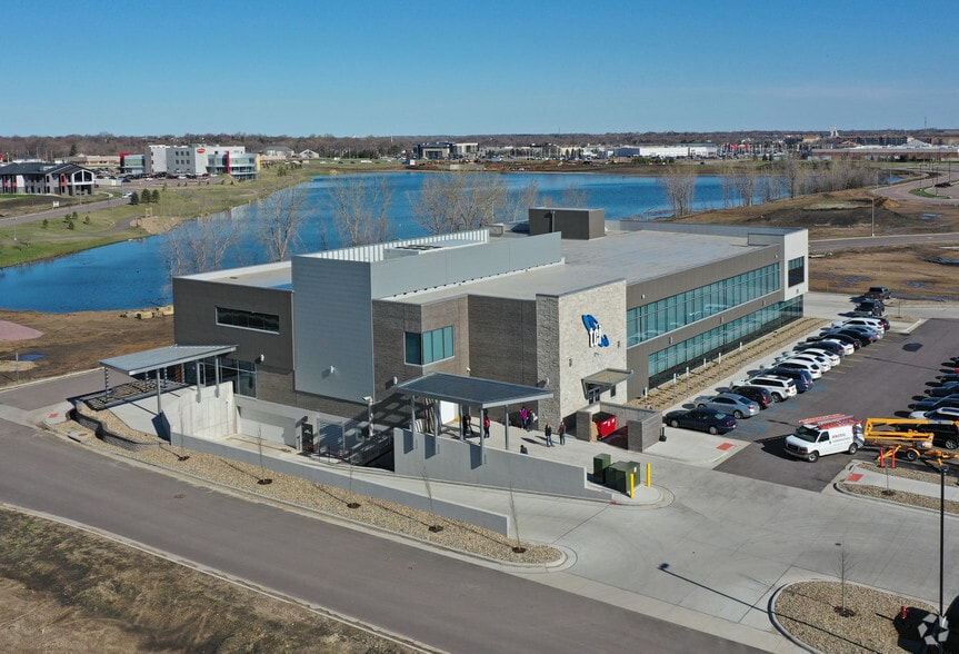 2700 S Lorraine Pl, Sioux Falls, SD à louer - Aérien – Image 2 sur 2