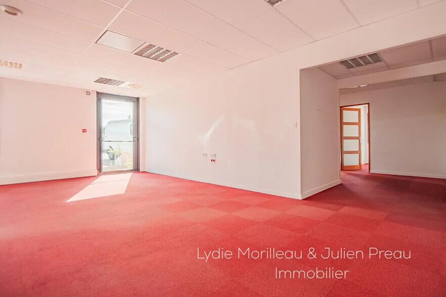 Bureau dans Basse-Goulaine à louer - Photo de l’immeuble – Image 1 sur 6