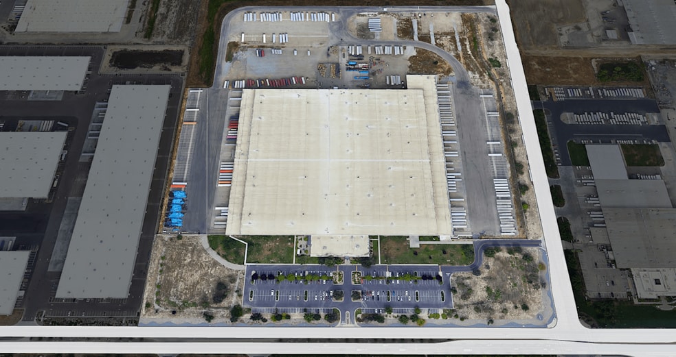 2500 N Plaza Dr, Visalia, CA à louer - Aérien – Image 1 sur 7