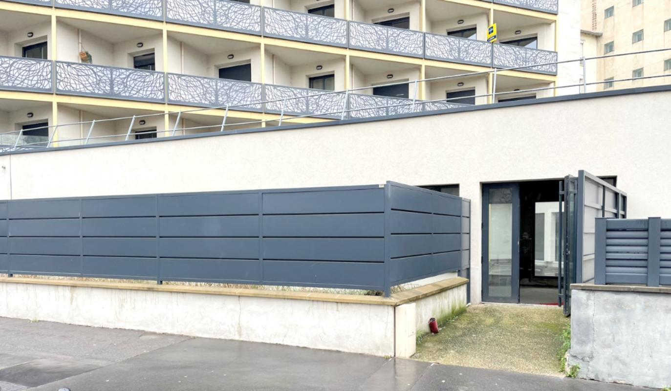 Local commercial dans Courbevoie à vendre Photo de l’immeuble– Image 1 sur 17
