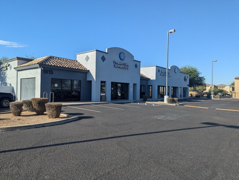 1915 E Chandler Blvd, Chandler, AZ à louer - Photo de l’immeuble – Image 3 sur 4