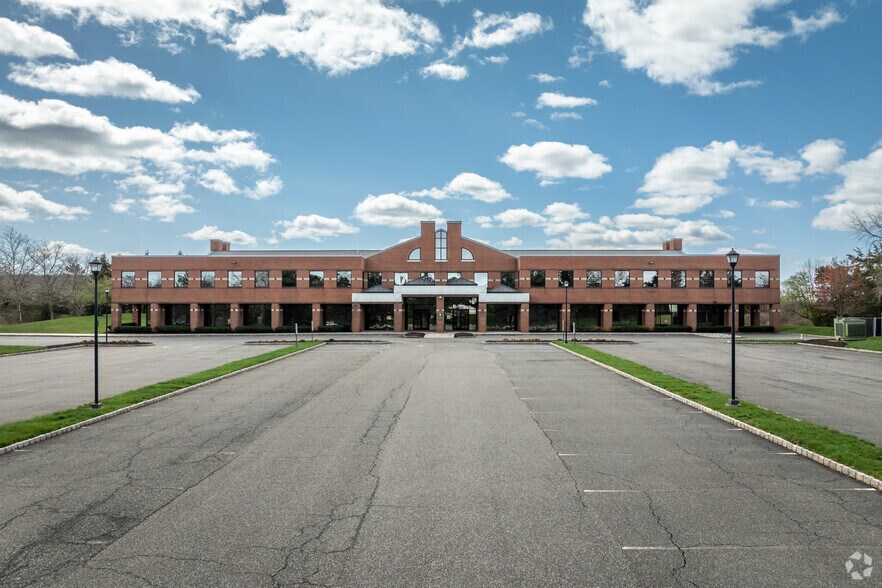 2 Crossroads Dr, Bedminster, NJ à louer - Photo de l’immeuble – Image 3 sur 9