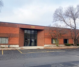 396 W Fenton Ln, West Chicago, IL à louer Photo intérieure– Image 1 sur 8