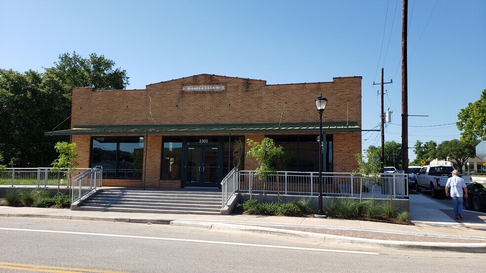 2302 Main St, Waller, TX à vendre - Photo principale – Image 1 sur 39