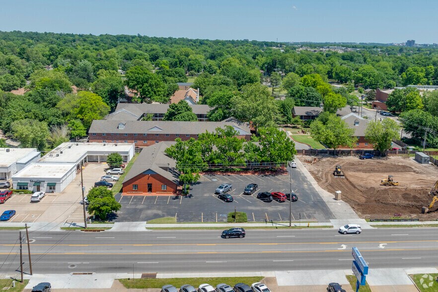 4835 S Peoria Ave, Tulsa, OK à louer - Photo de l’immeuble – Image 3 sur 6