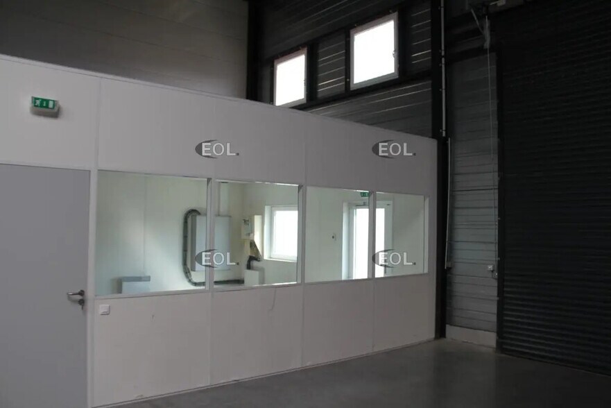 Industriel/Logistique dans Roncq à louer - Photo de l’immeuble – Image 3 sur 5