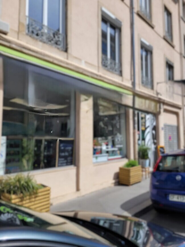 Plus de détails pour Local commercial à louer