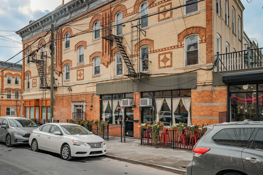 818 Woodward Ave, Ridgewood, NY à louer - Photo de l’immeuble – Image 1 sur 1