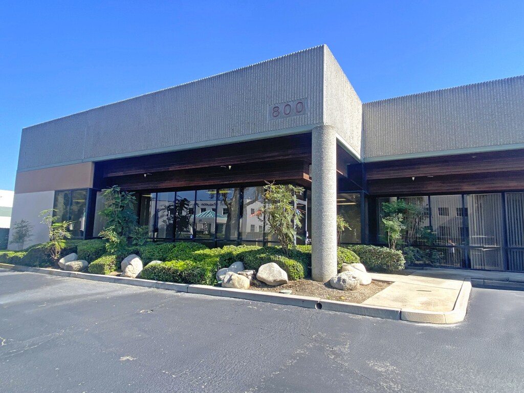 800 Columbia St, Brea, CA à vendre Photo de l’immeuble– Image 1 sur 5