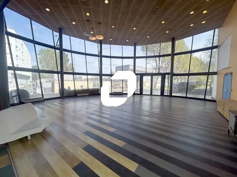 Local d’activités dans Bezons à louer - Hall d’entrée – Image 3 sur 10