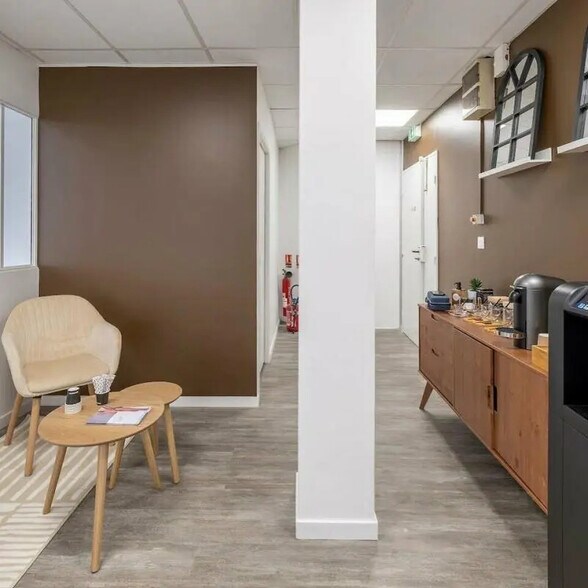 10 Rue Du Lieutenant Parayre, Aix-en-Provence à louer - Photo de l’immeuble – Image 3 sur 12