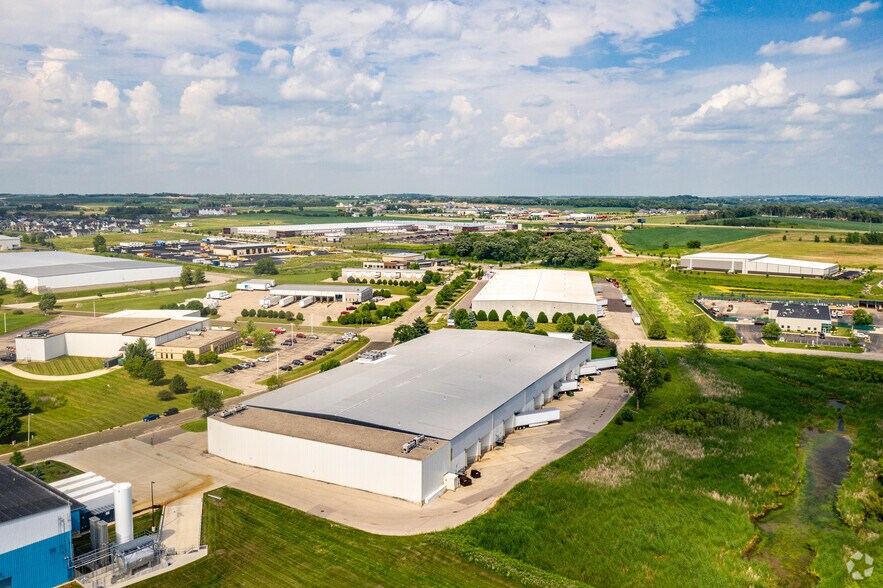 4355 Duraform Ln, Windsor, WI à louer - Aérien – Image 2 sur 4