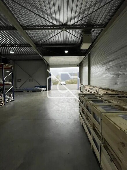 Industriel/Logistique dans Houdan à vendre - Photo de l’immeuble – Image 3 sur 12