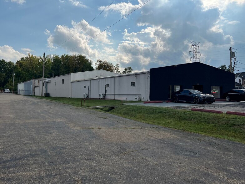 969 Ohio Pike, Cincinnati, OH à vendre - Photo de l’immeuble – Image 2 sur 20