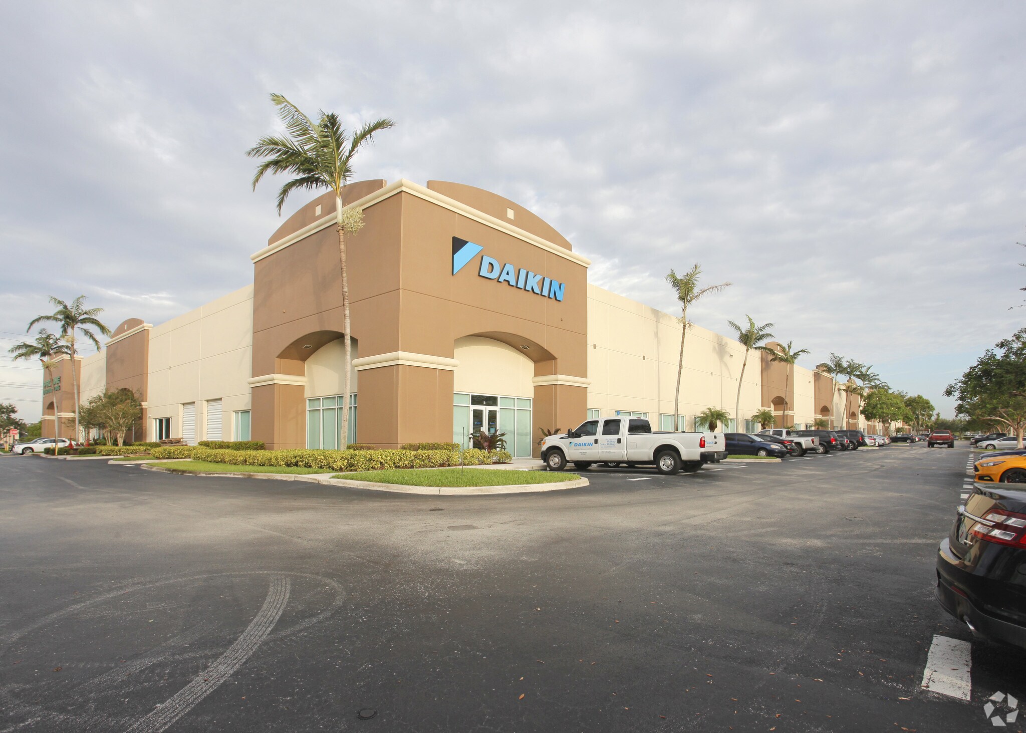 15712 SW 41st St, Davie, FL à louer Photo principale– Image 1 sur 8