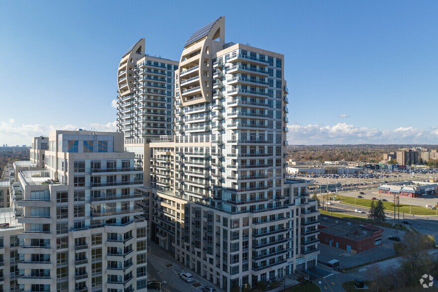 9205 Yonge St, Richmond Hill, ON à vendre - Photo principale – Image 1 sur 6