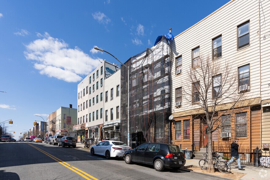 153 Wilson Ave, Brooklyn, NY à vendre - Photo de l’immeuble – Image 3 sur 5