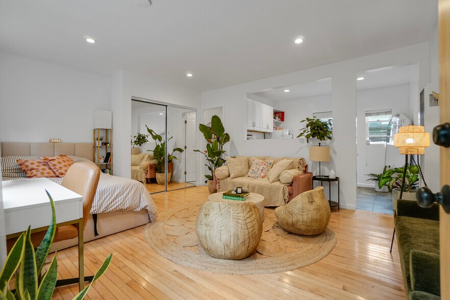 705 Flower Ave, Venice, CA à vendre - Photo de l’immeuble – Image 3 sur 19