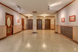 105 N Hudson Ave, Oklahoma City, OK à louer Photo intérieure– Image 2 sur 12