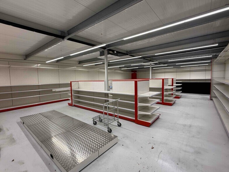 Industriel/Logistique dans Alcobendas, Madrid à louer - Photo de l’immeuble – Image 3 sur 4