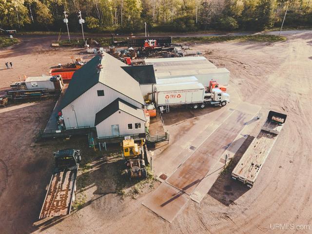 100 Axle Dr, Caspian, MI à vendre Photo principale– Image 1 sur 20
