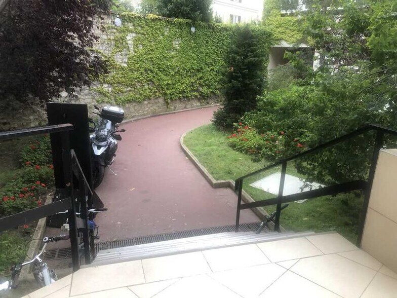 Bureau dans Neuilly-sur-Seine à louer - Photo de l’immeuble – Image 3 sur 7
